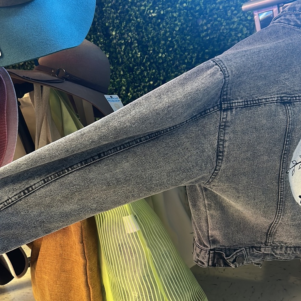 Grey jean jacket with design - Picture 8 of 8